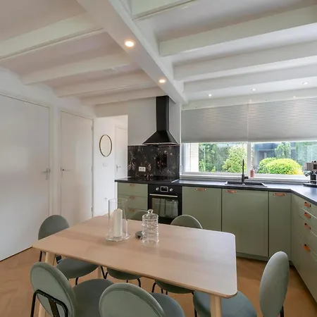 Semesterbostad Bungalow Near Sint Maartenszee Beach Sint Maartensvlotbrug