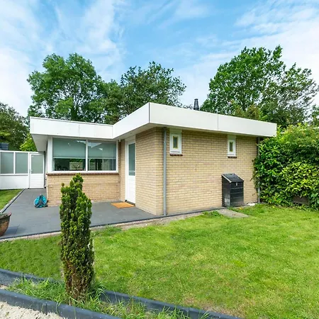 Semesterbostad Bungalow Near Sint Maartenszee Beach