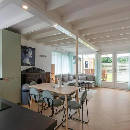 Bungalow Near Sint Maartenszee Beach * Sint Maartensvlotbrug